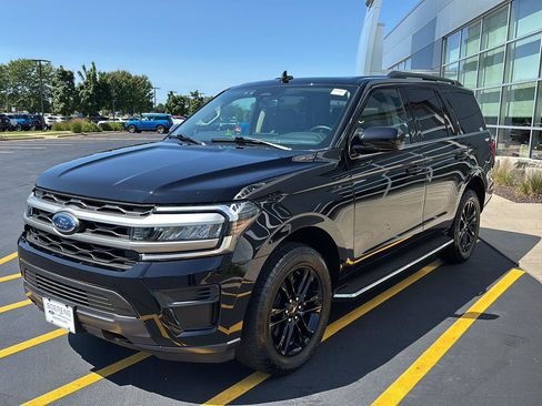 Used 2023 Ford Expedition XLT AWD/4WD image 3