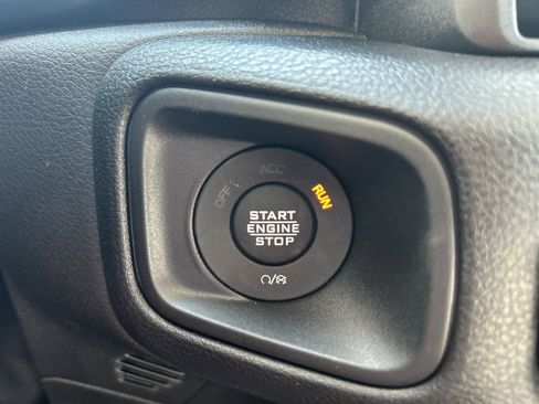 New 2025 Jeep Gladiator Sport image 22