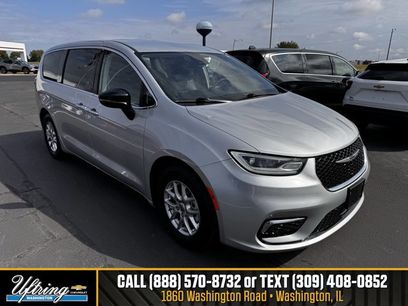Used 2024 Chrysler Pacifica Touring-L