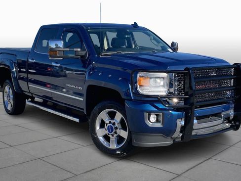 Used 2016 GMC Sierra 2500 Denali w/ Duramax Plus Package image 3