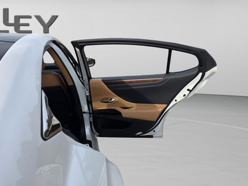 Used 2024 Lexus ES 350 w/ Luxury Package image 29