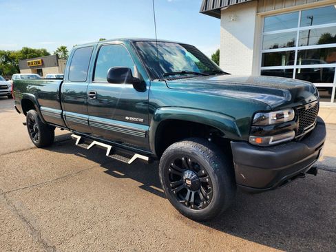 Used 2001 Chevrolet Silverado 2500 LS w/ Off-Road Skid Plate Pkg image 2