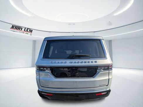 Used 2023 Jeep Grand Wagoneer Series III AWD/4WD image 4