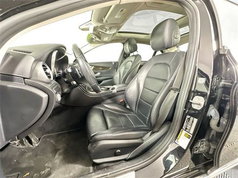 Used 2017 Mercedes-Benz C 300 4MATIC Sedan image 4