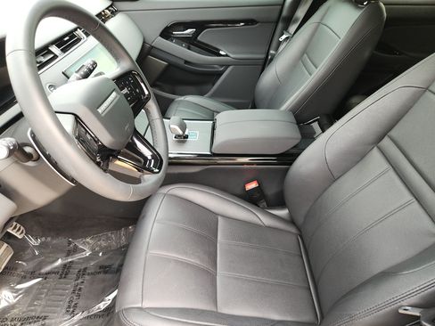 Used 2026 Land Rover Range Rover Evoque Dynamic SE AWD/4WD image 13
