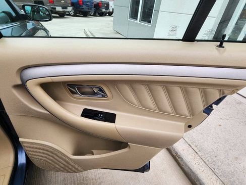 Used 2018 Ford Taurus SE FWD image 21