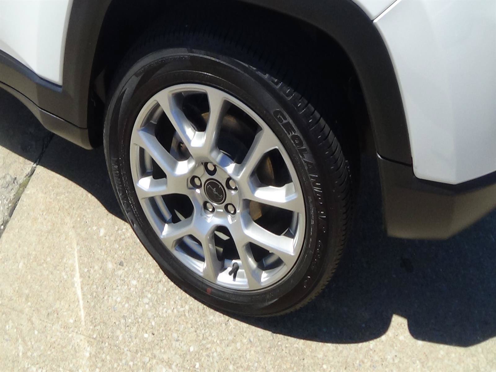 Certified 2025 Jeep Compass Limited AWD/4WD image 9