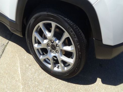 Certified 2025 Jeep Compass Limited AWD/4WD image 9