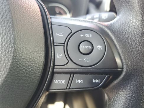 Used 2025 Toyota RAV4 XLE FWD image 16