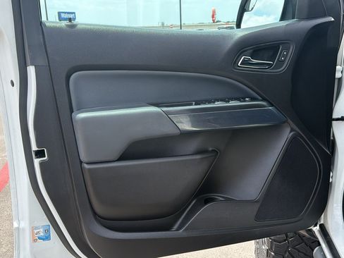 Used 2017 Chevrolet Colorado Z71 AWD/4WD image 9