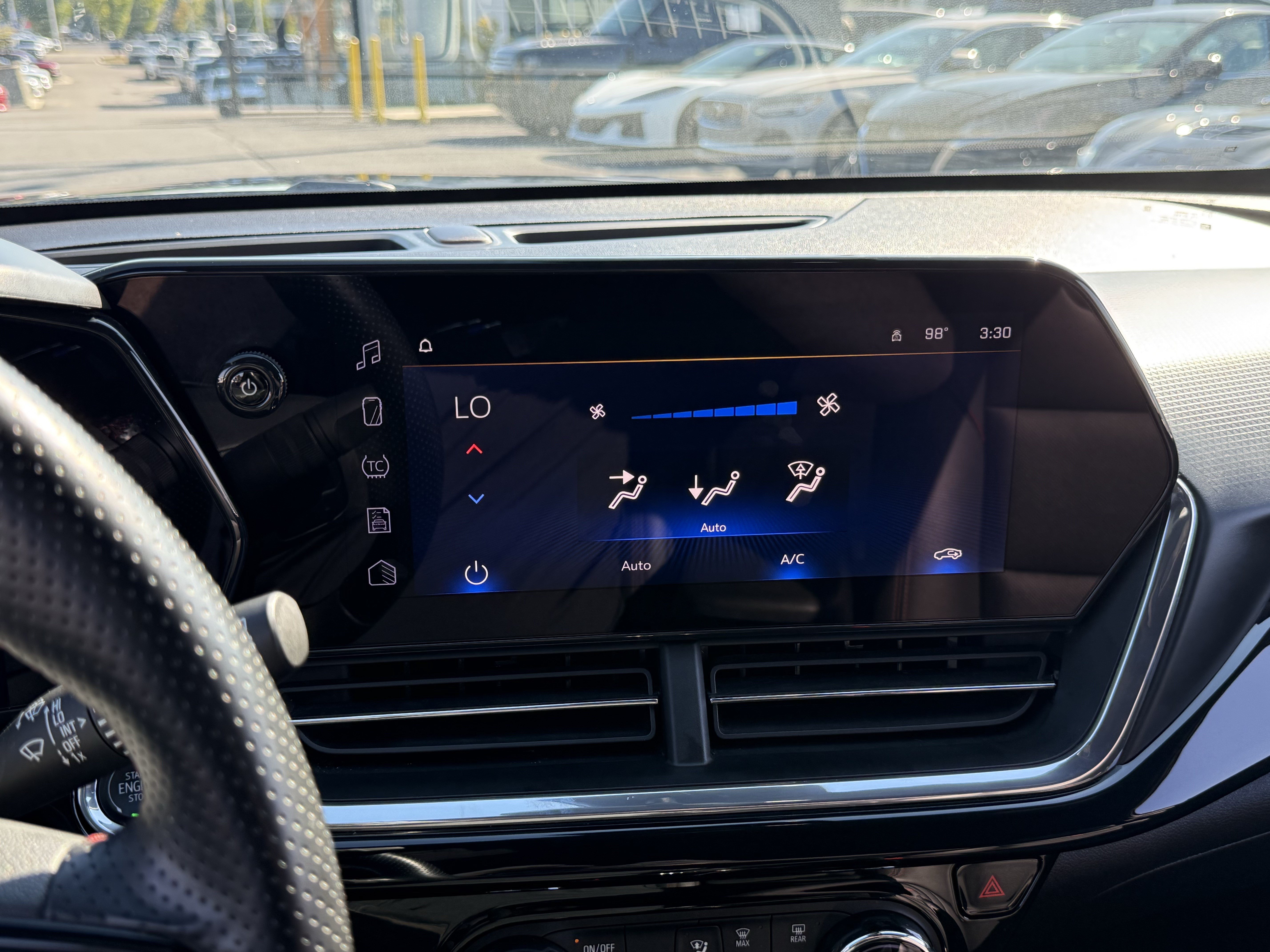 Used 2024 Chevrolet Trax RS FWD image 30