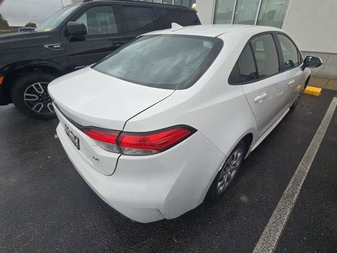 Used 2023 Toyota Corolla LE FWD image 3
