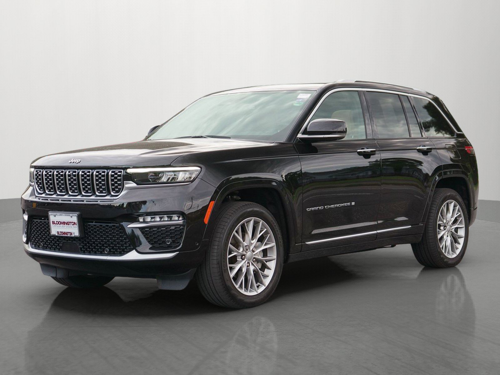 Used 2022 Jeep Grand Cherokee Summit AWD/4WD image 3