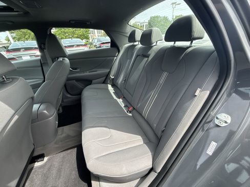 Certified 2025 Hyundai Elantra SEL FWD image 25