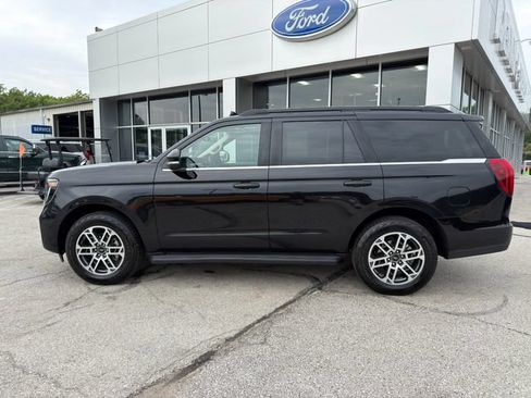 Used 2025 Ford Expedition Active AWD/4WD image 4