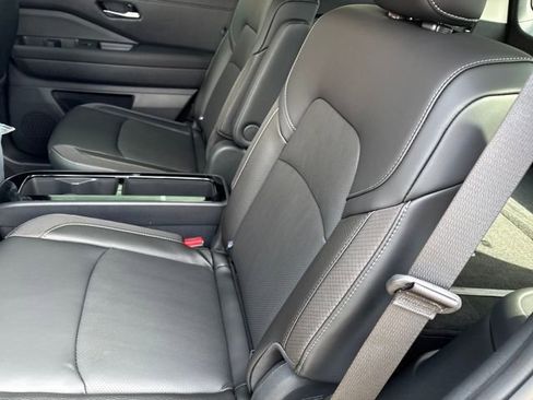 New 2026 Nissan Pathfinder SL w/ SL Premium Package AWD/4WD image 6