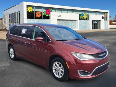 Used 2020 Chrysler Pacifica Touring w/ Cold Weather Group