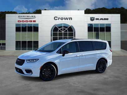 Certified 2024 Chrysler Pacifica Limited w/ S Appearance Package