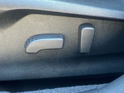 Used 2023 Subaru Crosstrek 2.0i Premium image 11