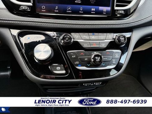 Used 2023 Chrysler Pacifica Touring-L w/ S Appearance Package image 26