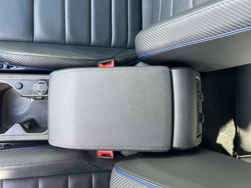 Used 2022 Volkswagen Golf R image 36