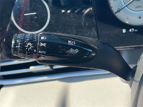 Used 2023 Hyundai Elantra Limited image 20