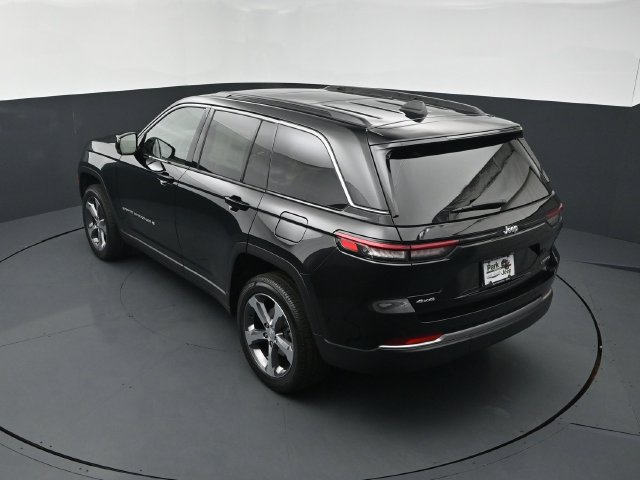 New 2026 Jeep Grand Cherokee Limited w/ Trailer Tow Package AWD/4WD image 16