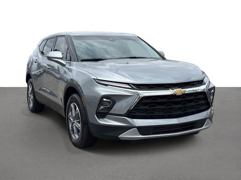 Used 2023 Chevrolet Blazer LT FWD image 2