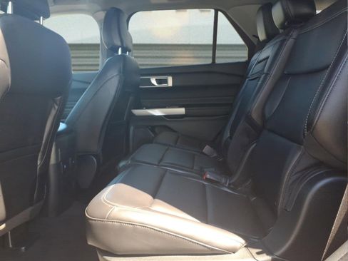 Used 2023 Ford Explorer XLT w/ Equipment Group 202A AWD/4WD image 11