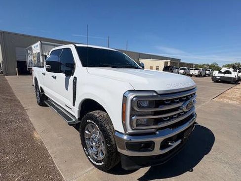 Used 2023 Ford F250 Lariat w/ Chrome Package image 3
