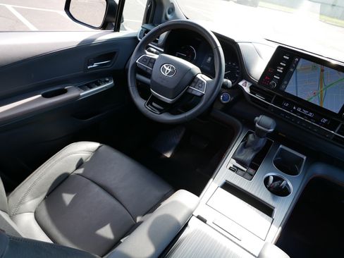 Certified 2022 Toyota Sienna XSE w/ XSE Plus Package AWD/4WD image 10