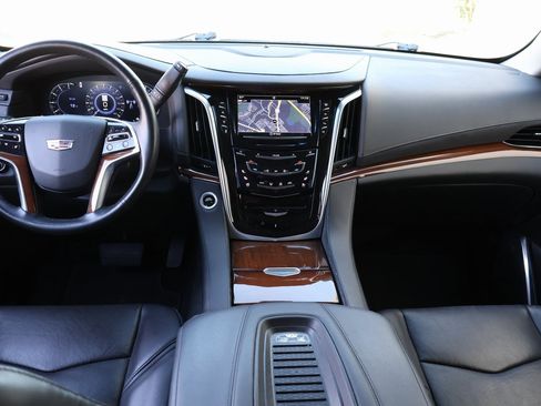 Used 2019 Cadillac Escalade Premium Luxury image 17