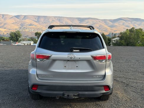 Used 2016 Toyota Highlander XLE AWD/4WD image 11