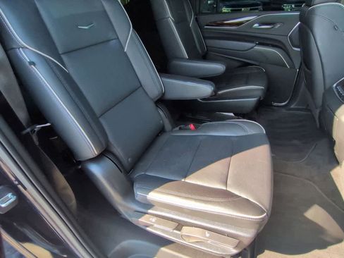 Used 2022 Cadillac Escalade ESV Premium Luxury image 21