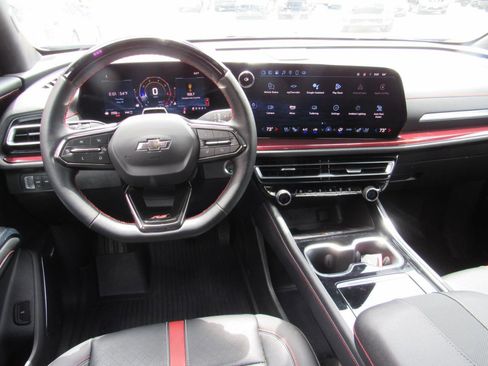 Used 2025 Chevrolet Traverse RS w/ LPO, Floor Liner Package AWD/4WD image 5