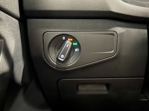 Used 2023 Volkswagen Tiguan SE image 15