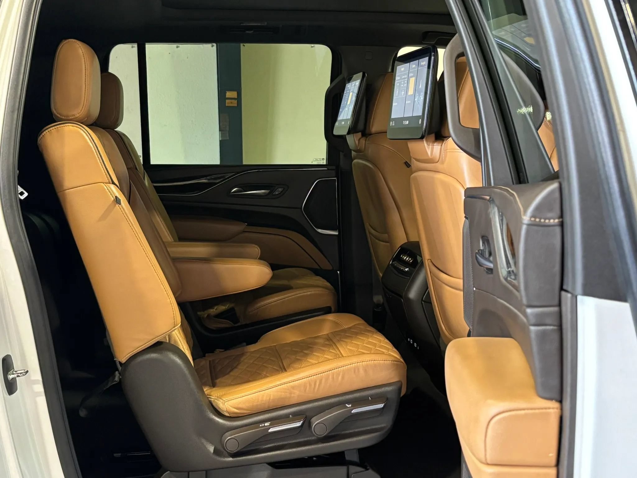 Used 2021 Cadillac Escalade ESV Sport w/ Driver Assist Tech Package AWD/4WD image 20