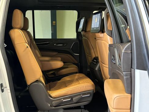 Used 2021 Cadillac Escalade ESV Sport w/ Driver Assist Tech Package AWD/4WD image 20