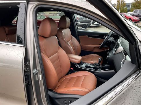 Used 2019 Kia Sorento SX image 7