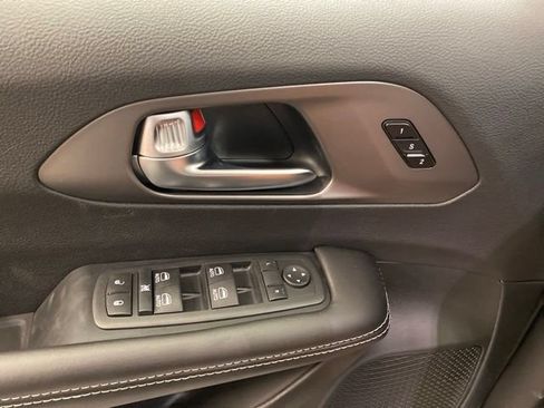 New 2027 Chrysler Pacifica Select FWD image 19