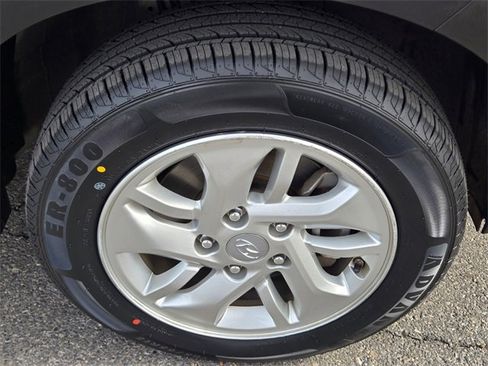 Used 2024 Hyundai Venue SE image 9