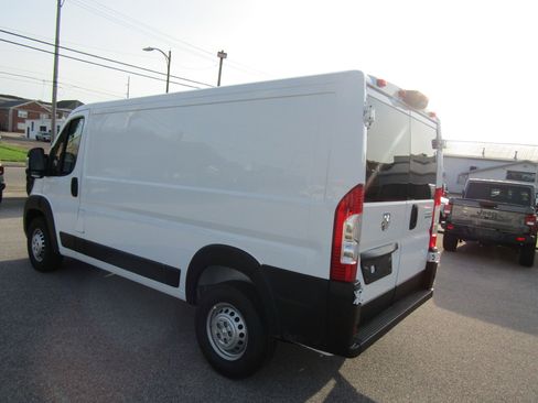 New 2025 RAM ProMaster 2500 w/ Convenience Group FWD image 5