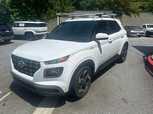 Used 2021 Hyundai Venue SEL FWD image 3