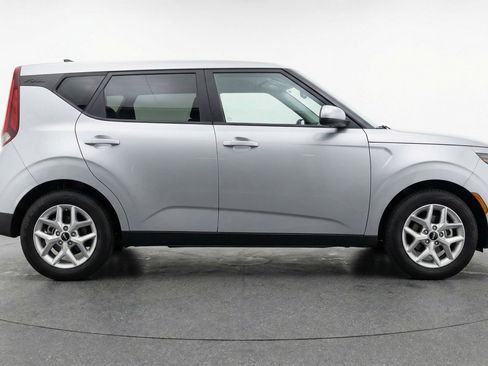 Used 2025 Kia Soul LX w/ LX Technology Package image 11