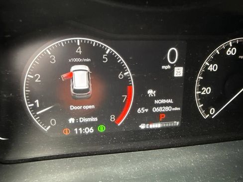 Used 2023 Honda Pilot Touring image 8