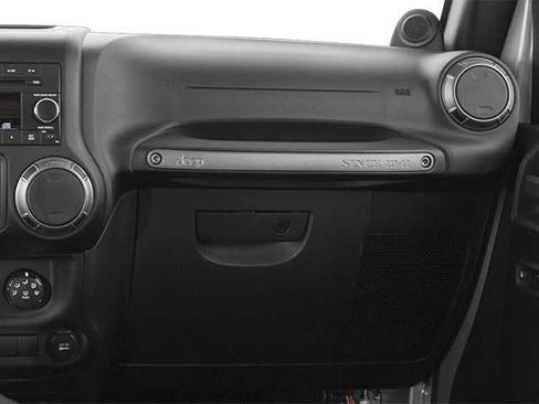 Used 2013 Jeep Wrangler Unlimited Sahara w/ Connectivity Group AWD/4WD image 11