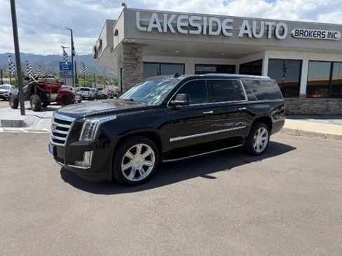 Used 2016 Cadillac Escalade Luxury AWD/4WD image 3