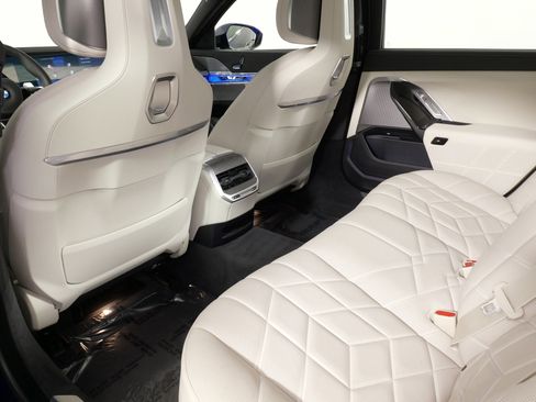 Used 2023 BMW 760i xDrive image 25