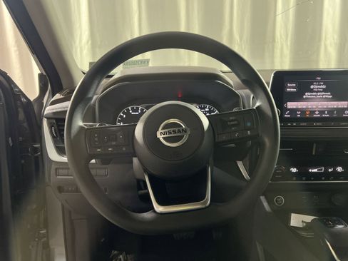 Used 2021 Nissan Rogue SV image 22