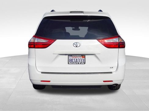 Certified 2019 Toyota Sienna LE image 4